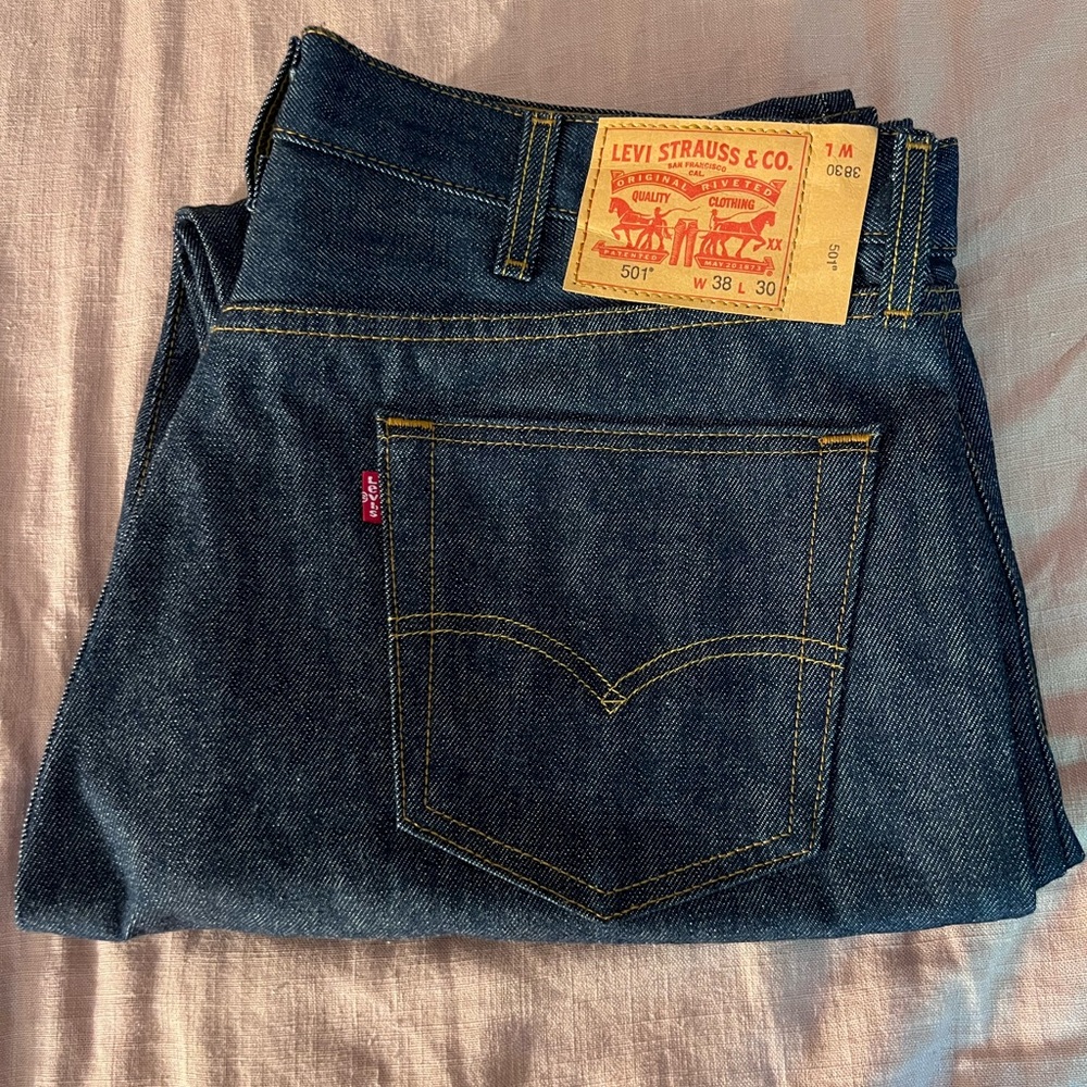 Levi's Blue Relaxed Fit Jeans with Classic Indigo Wash (BRAND NEW W/ TAGS)